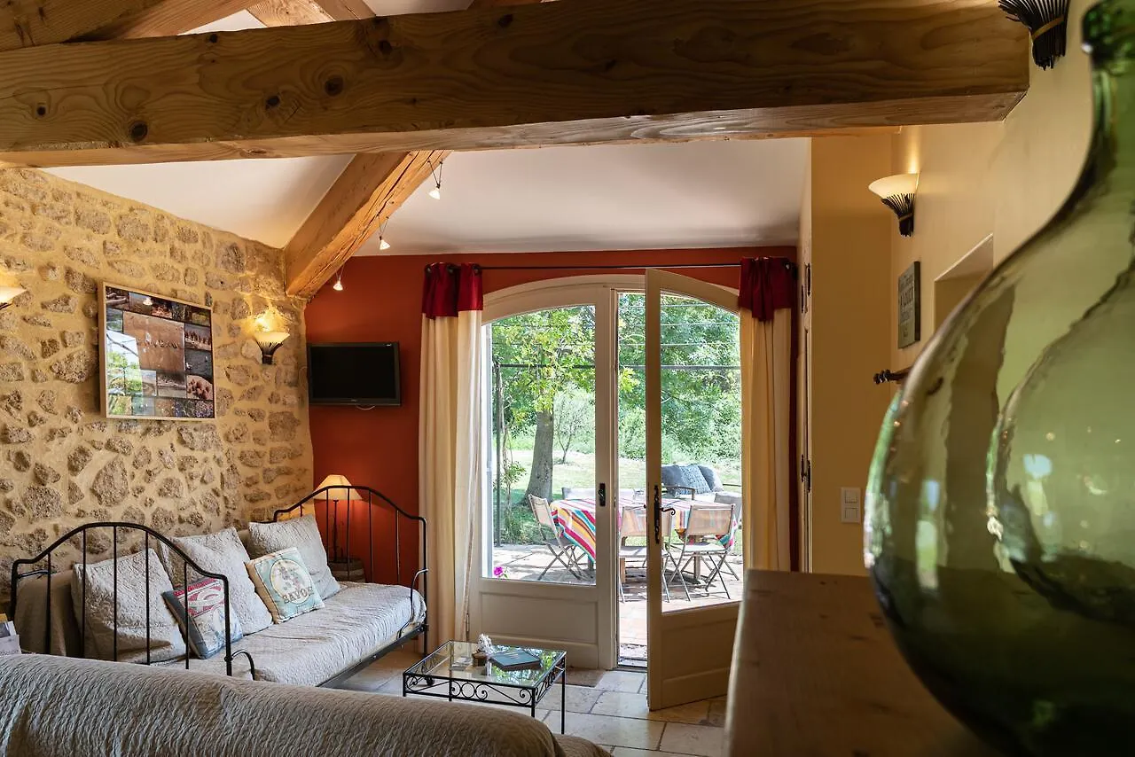 Gîtes Domaine des Machottes Grans Hébergement de vacances
