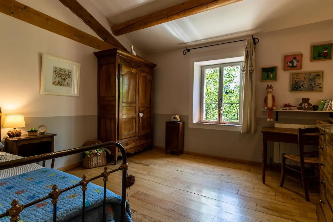 Gîtes Domaine des Machottes Grans Hébergement de vacances
