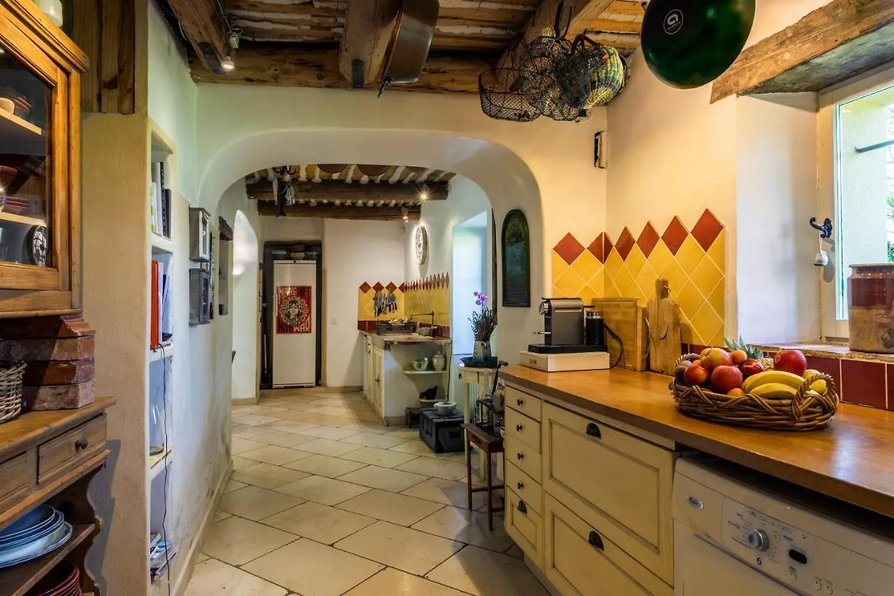 Gîtes Domaine des Machottes Grans Hébergement de vacances