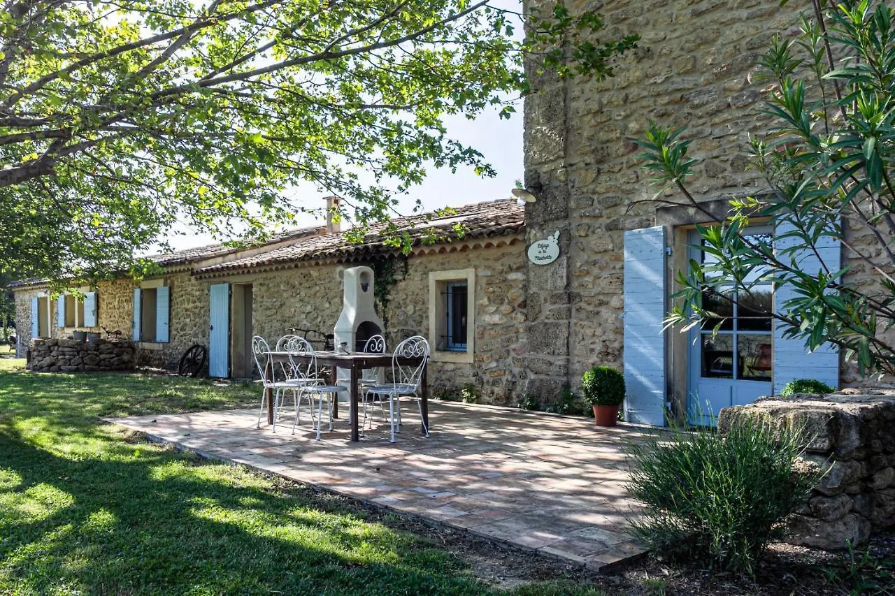 Gîtes Domaine des Machottes Grans Hébergement de vacances